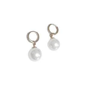 PERLAS BLEND   |   Aretes huggies chicos con dije   |    Laminado en oro y perlas sintéticas