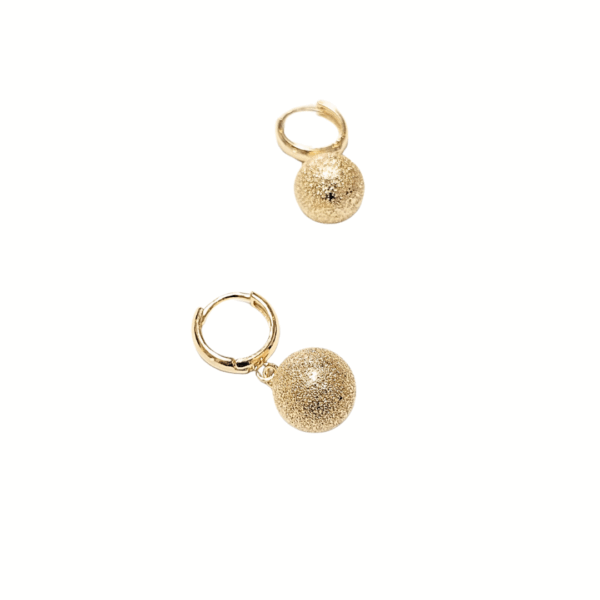 BOLITAS DIAMANTADAS    |    Aretes huggies colgantes  - Talla M    |    Laminado oro - Imagen 3