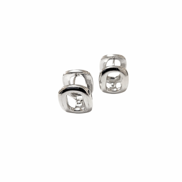 "O"VALADAS PLATEDAS  |    Aretes tipo huggies - Medianos   |    Laminado en rodio - Imagen 3