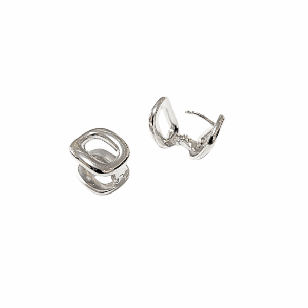 "O"VALADAS PLATEDAS  |    Aretes tipo huggies - Medianos   |    Laminado en rodio - Imagen 2