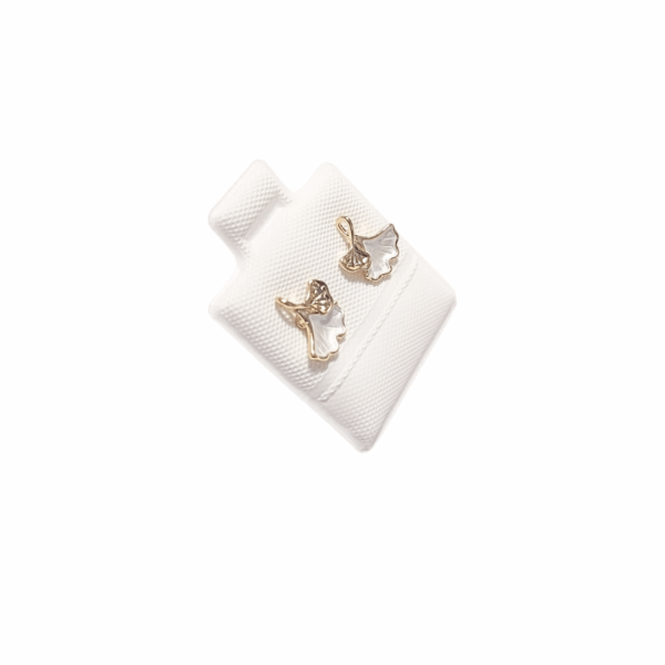 FLORECITA BLANCA    |    Aretes pegaditos - Chicos   |    Laminado en oro - Imagen 2