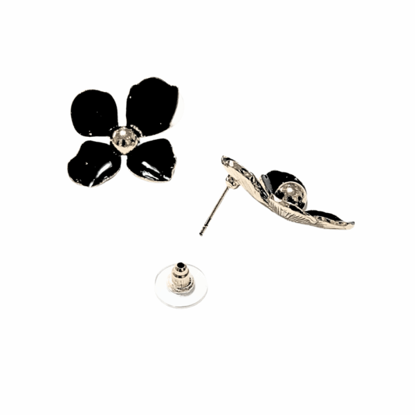 FLORES NEGRAS   |    Aretes pegaditos - Medianas  |    Laminado en oro, esmaltado - Imagen 5