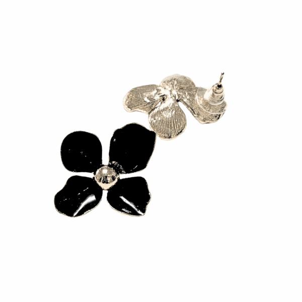 FLORES NEGRAS   |    Aretes pegaditos - Medianas  |    Laminado en oro, esmaltado - Imagen 2
