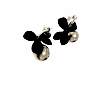 BOLITAS CON MOÑITOS NEGROS   |    Aretes pegaditos colgantes - Grandes   |    Laminado en oro