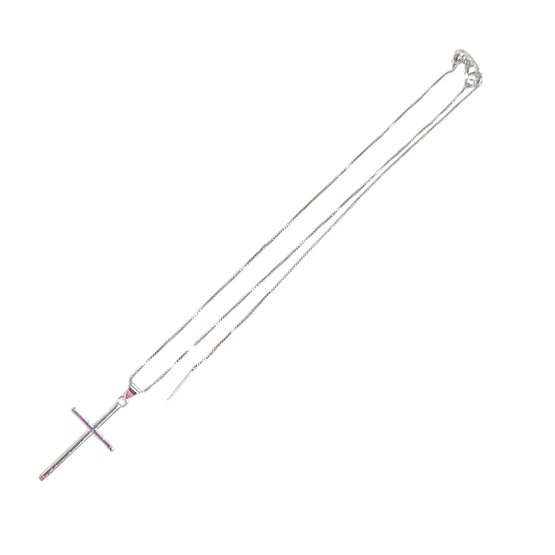 CRUZ ALARGADA PLATEADA - Collar de cadena ajustable de 48 cm de largo y dije mediano - Acero inoxidable - Imagen 2