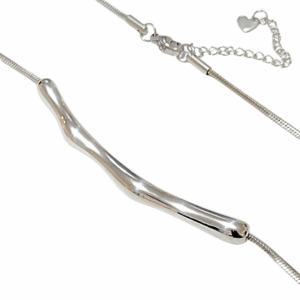 LIMBO PLATEADO   |   Collar de cadena plana y dije alargado - 45 cm de largo + 10 cm de extensor  |   Acero inoxidable