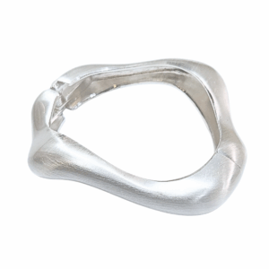 ALO ONDAS PLATEADA   |    Pulsera tipo brazalete - Talla Ch/M   |    Acero inoxidable