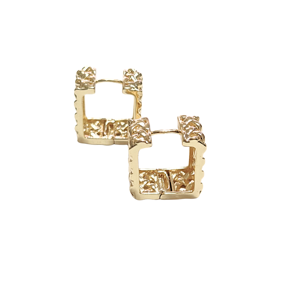 CANASTAS CUADRADAS DORADAS | Aretes huggies tipo arracadas - Medianas | Laminado en oro - Imagen 2