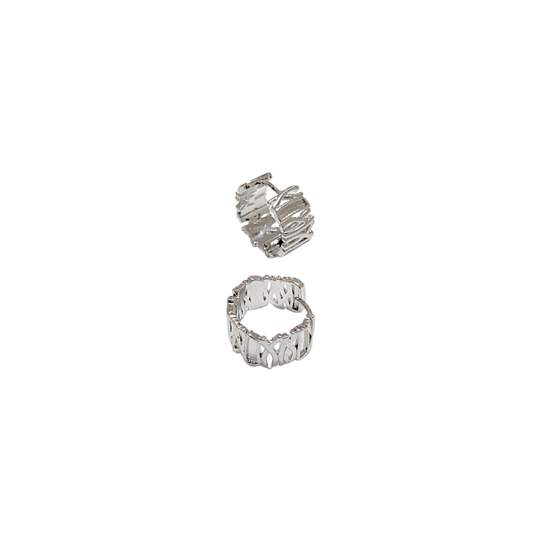 CRUZADITOS PLATEADOS 3 | Aretes huggies tipo arracadas - Chicos | Laminado en rodio - Imagen 2