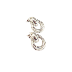 ANILLADOS PLATEADOS DE CENTRO ANCHO | Aretes pegaditos - Medianos | Baño de rodio
