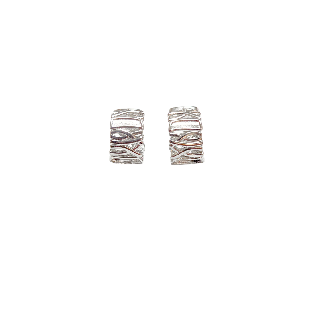 CRUZADITOS PLATEADOS 3 | Aretes huggies tipo arracadas - Chicos | Laminado en rodio - Imagen 3