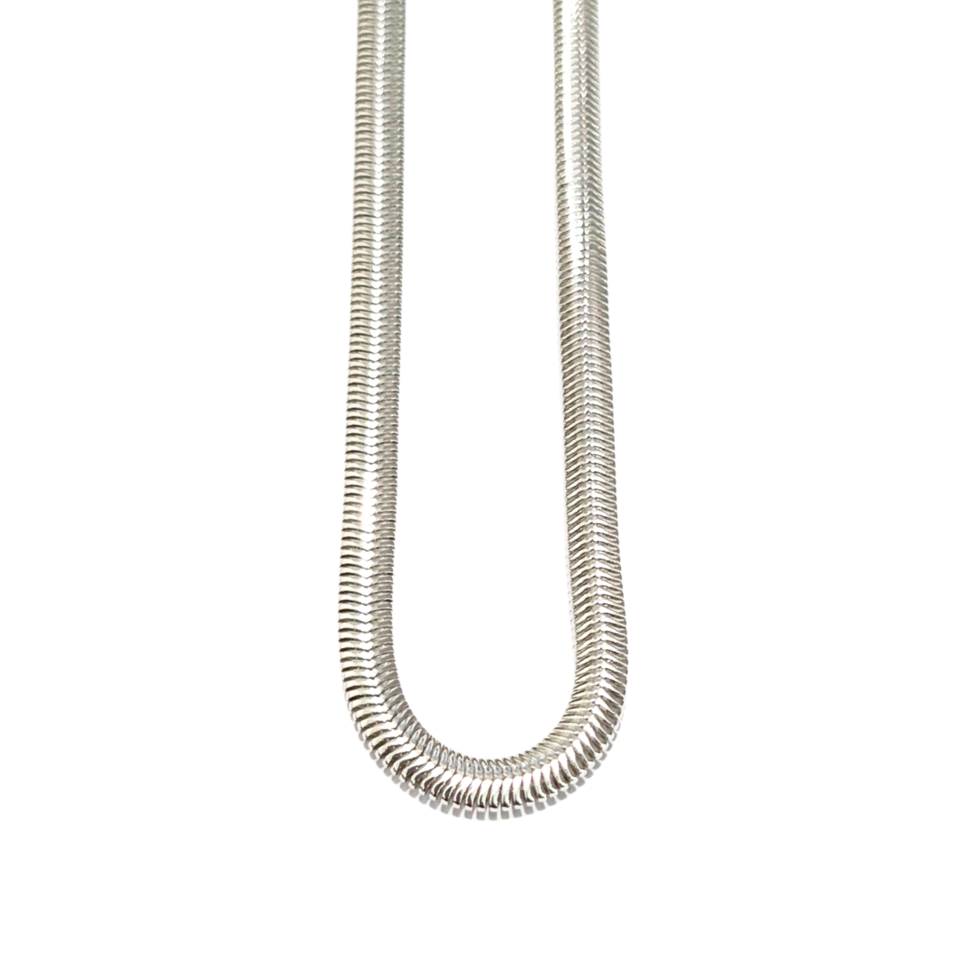SILI PLANA PLATEADA 60 | Cadena plana - 60 cm de largo + 5 cm de extensión | Baño de rodio