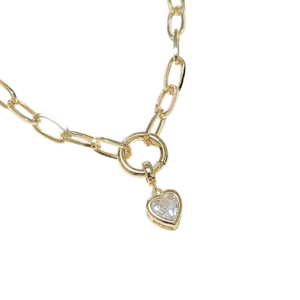 SALIM CON PORTA DIJES DE ARO Y CORAZÓN | Collar corto - 45 cm de largo + 5 cm de extensión y charm chico | Laminado en oro