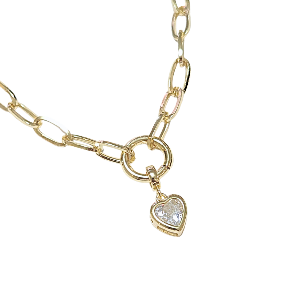 SALIM CON PORTA DIJES DE ARO Y CORAZÓN | Collar corto - 45 cm de largo + 5 cm de extensión y charm chico | Laminado en oro