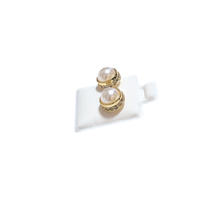 CIRCULARES CON MEDIAS PERLAS    |   Aretes tipo broquel - Chicos   |    Laminado en oro