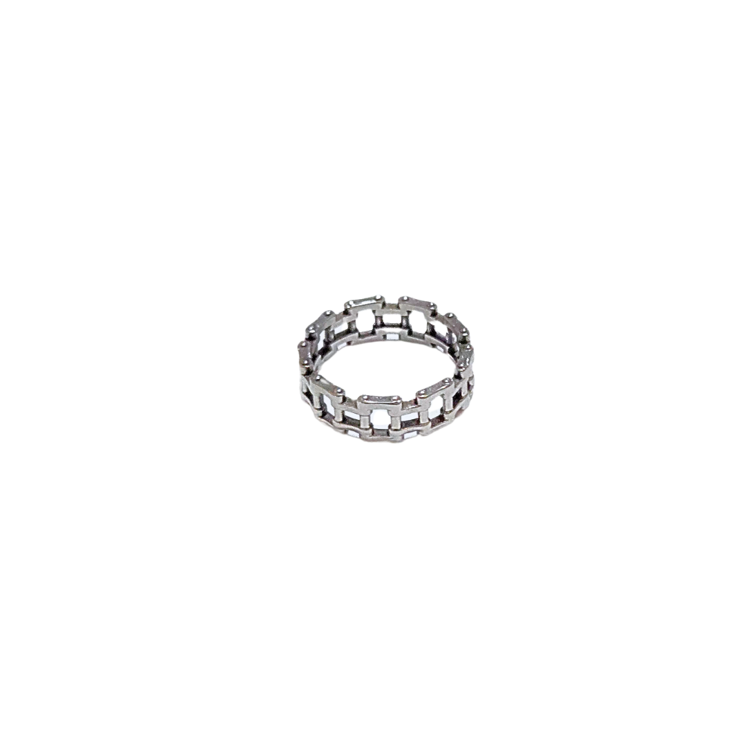 CUADRITOS PLATEADOS | Anillo delgado ajustable - No 7 aprox. | Acero inoxidable