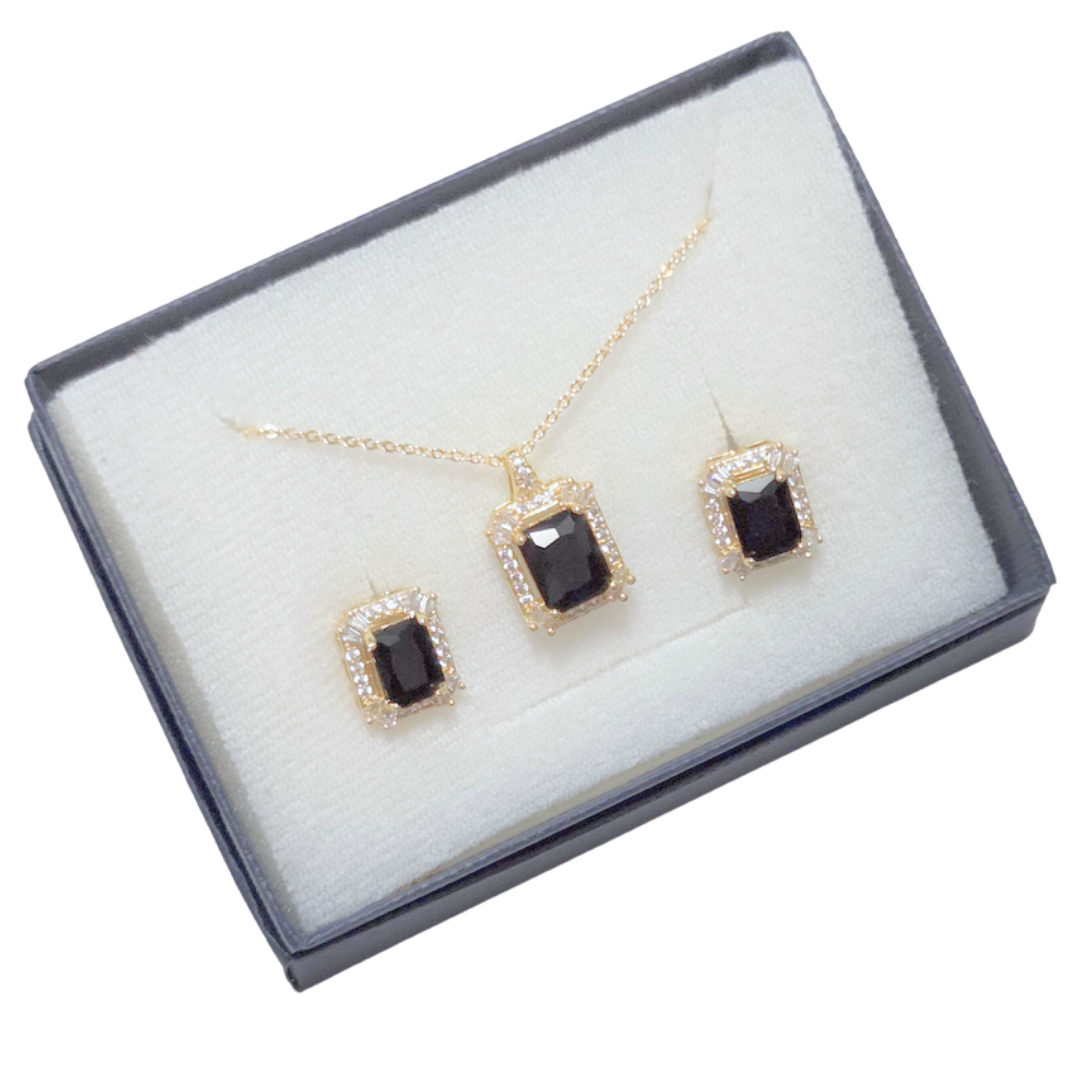 RECTANGULAR PIEDRAS TRANSPARENTES | Conjunto de collar con dije chico y aretes en juego | Laminado en oro
