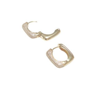 SEMI CUADRADOS CON PIEDRAS | Aretes huggies tipo arracadas - medianas | Laminado en oro