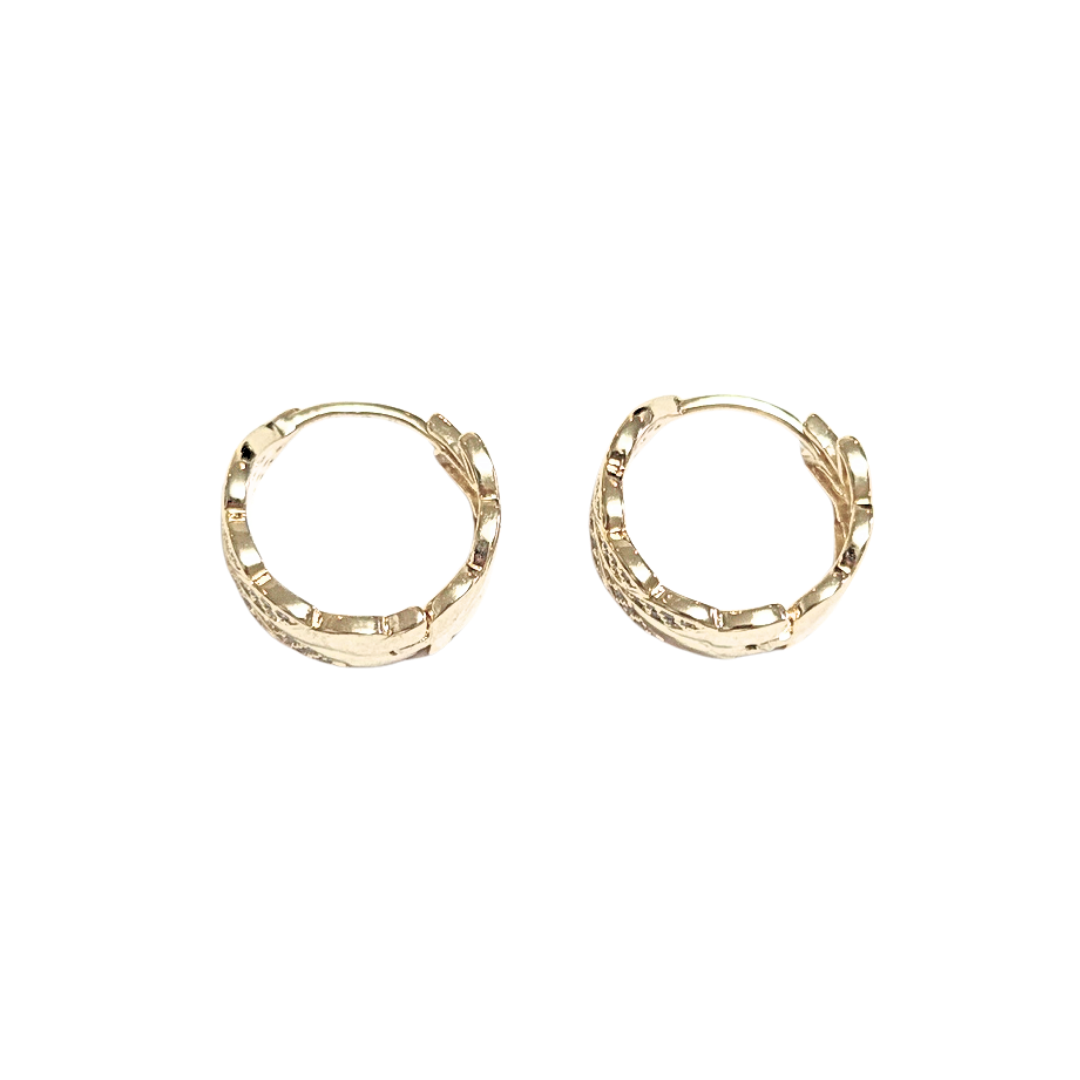 FIGURA DE HOJAS DORADAS | Aretes huggies tipo arracadas - medianas | Laminado en oro - Imagen 2